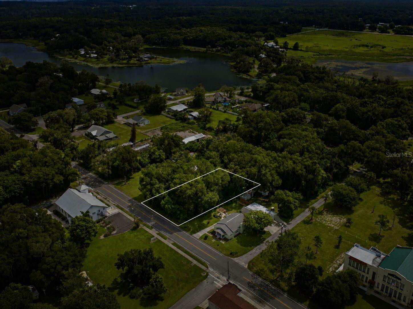 LAKE HELEN - Land