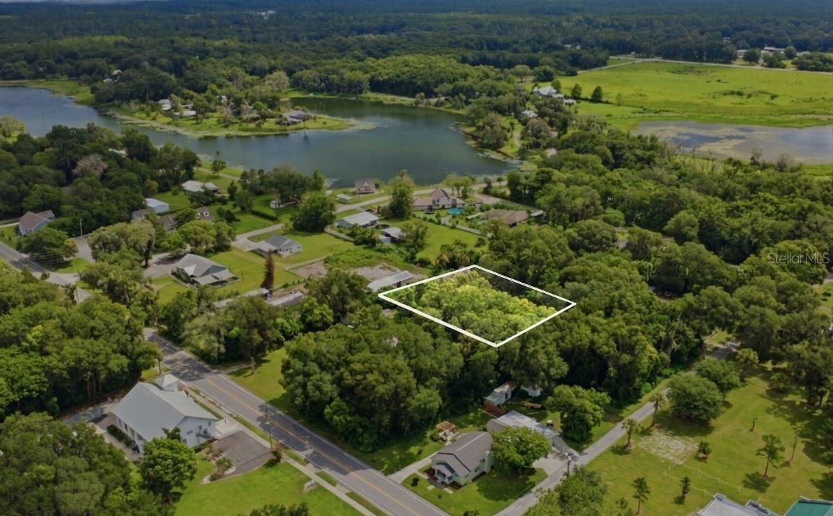 LAKE HELEN - Land