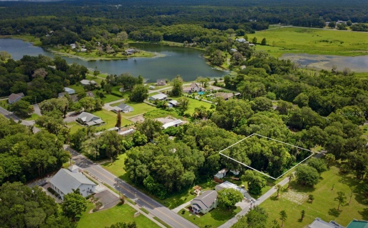 LAKE HELEN - Land