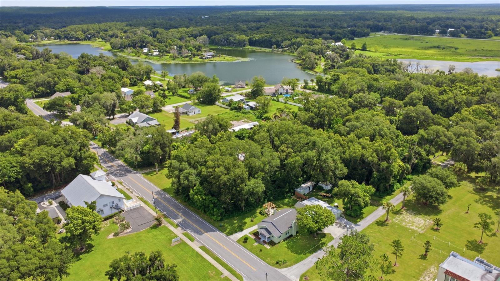 LAKE HELEN - Land