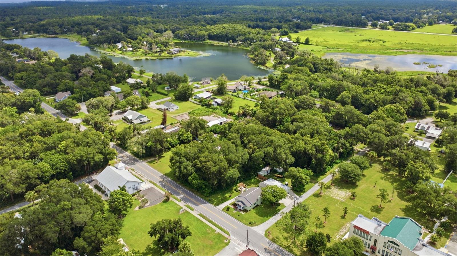 LAKE HELEN - Land