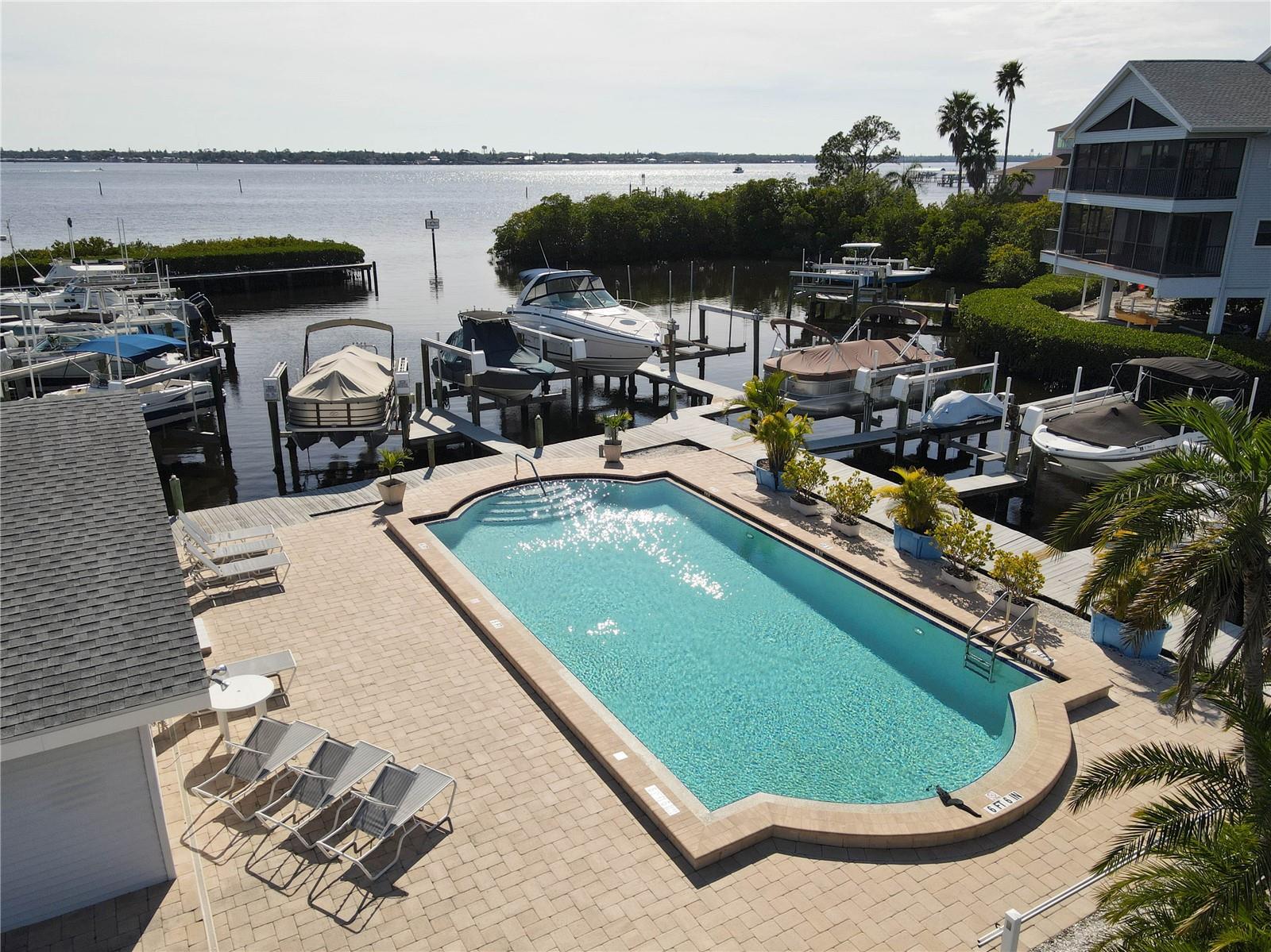 RIVER PLACE - Residential