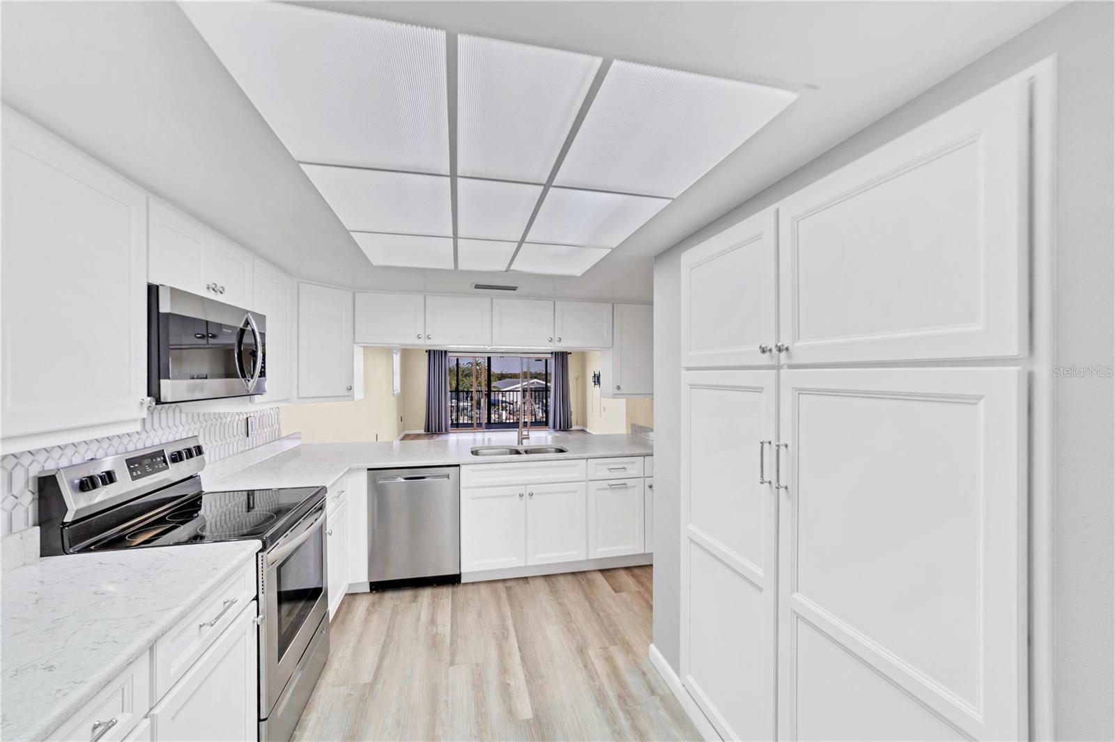 RIVER PLACE - Residential