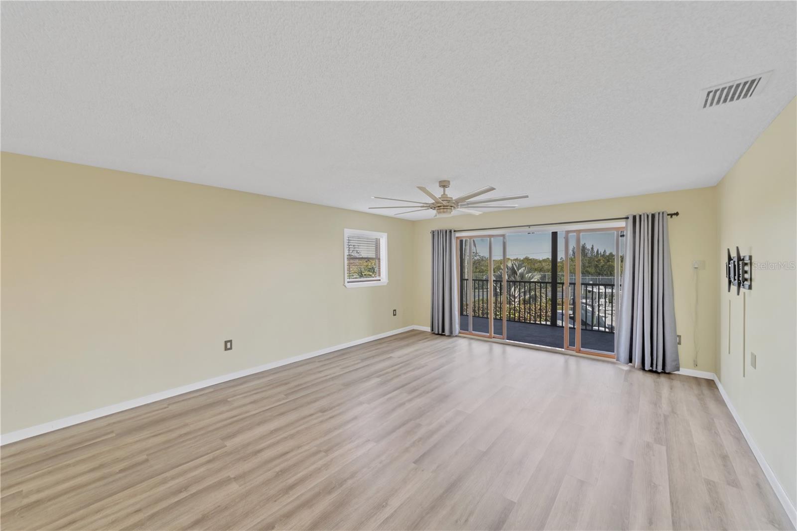 RIVER PLACE - Residential
