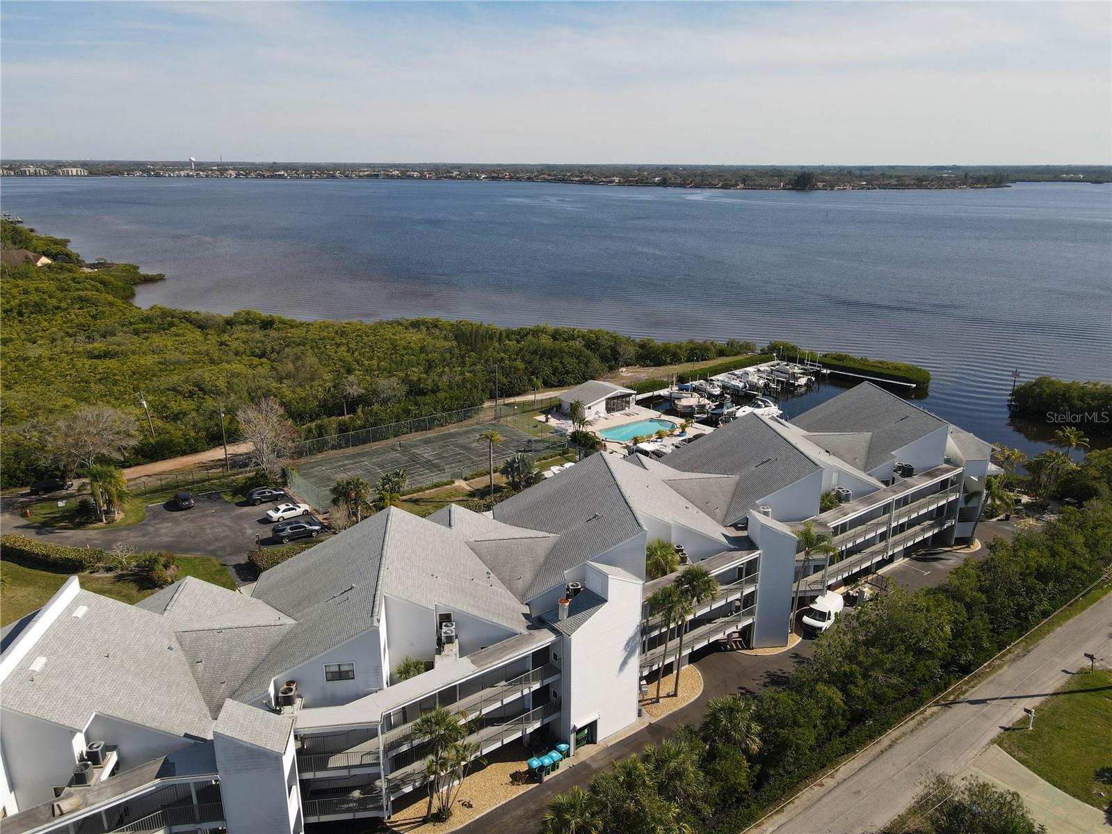 RIVER PLACE - Residential