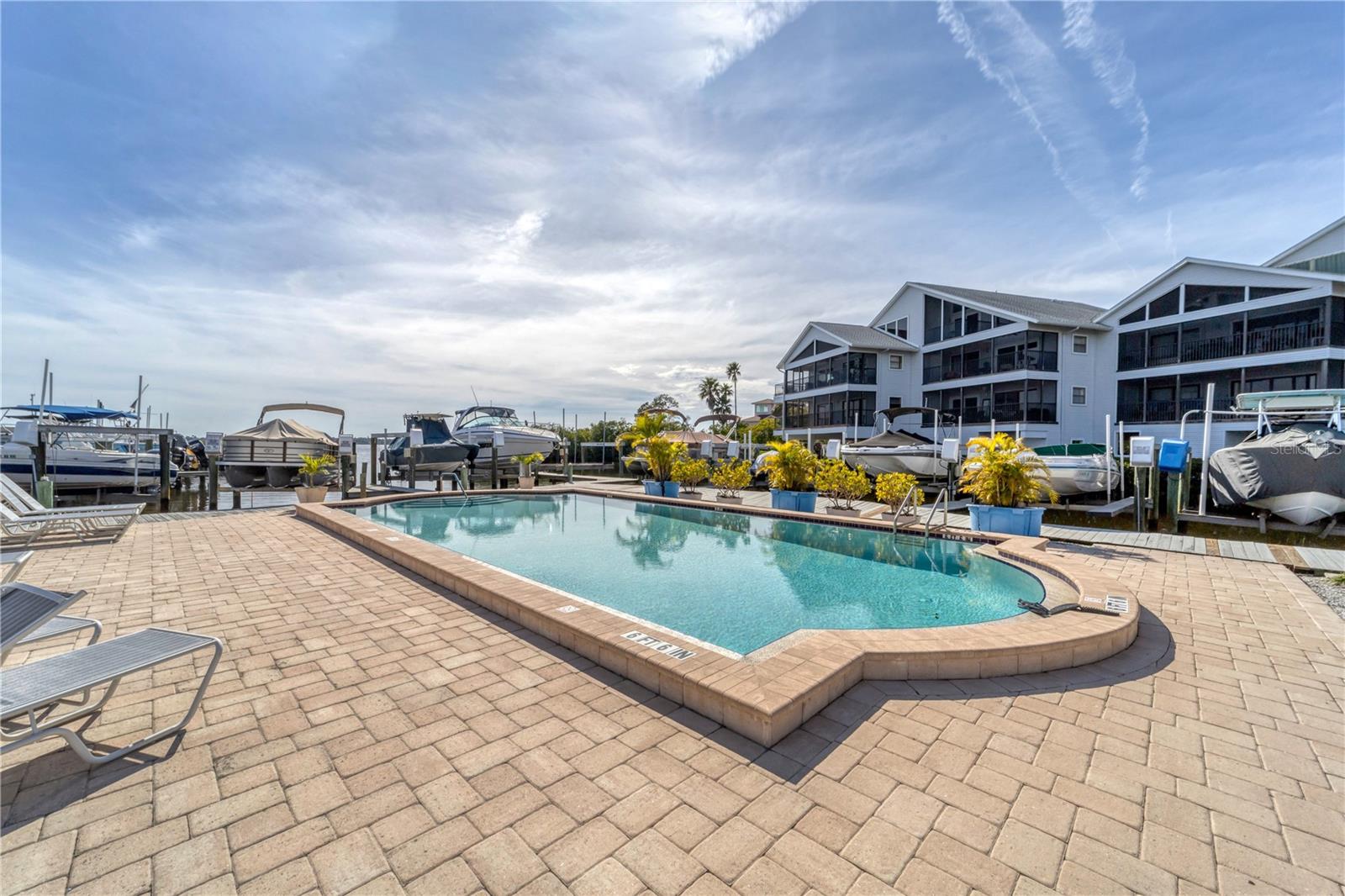 RIVER PLACE - Residential