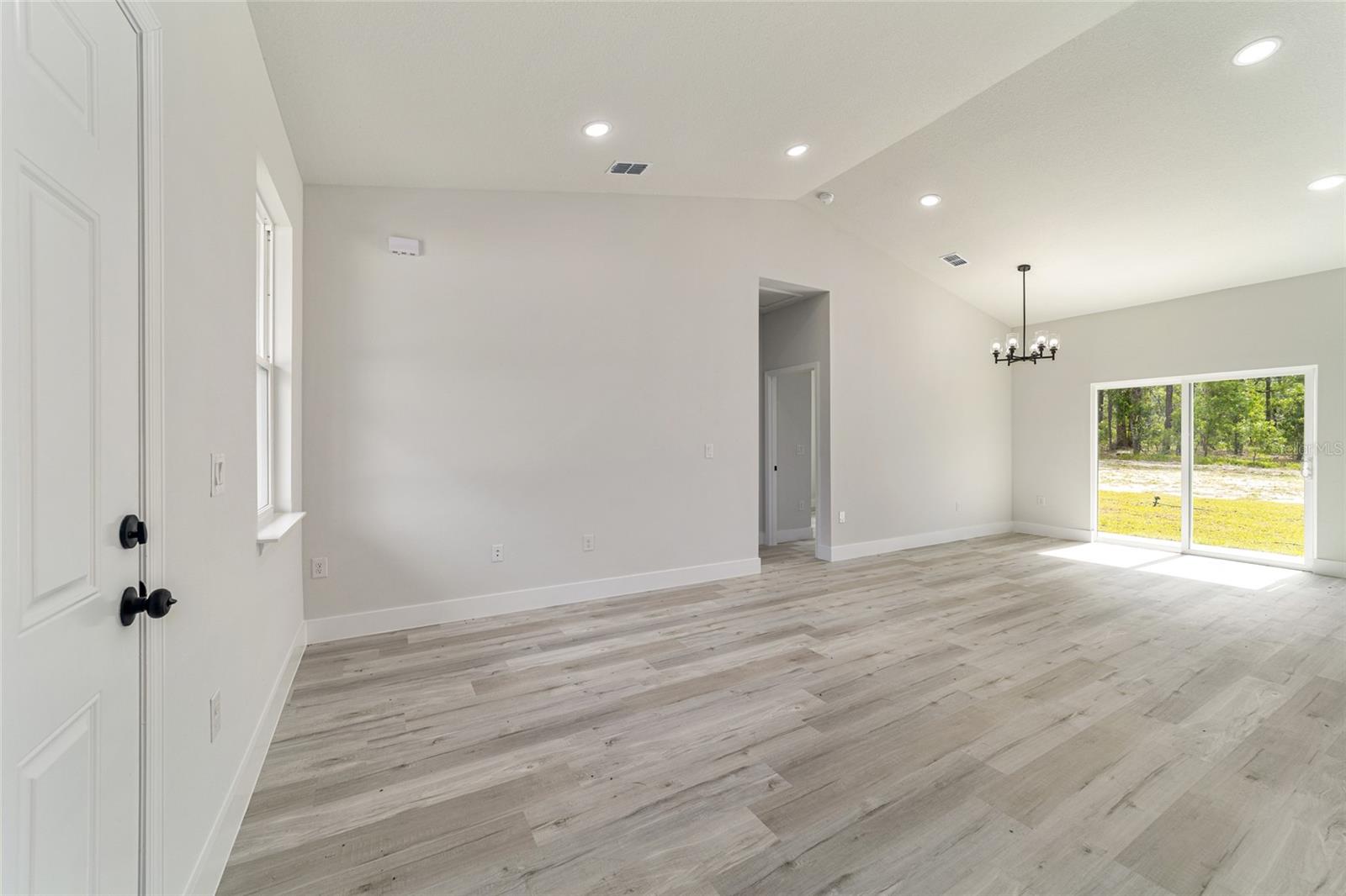 RAINBOW LAKES ESTATES - Residential