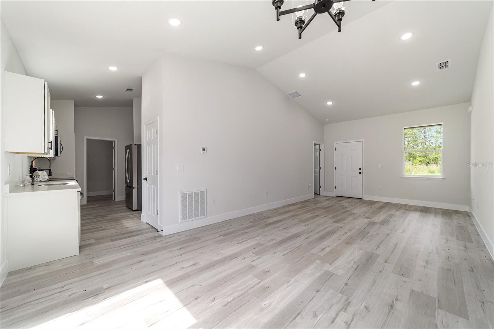 RAINBOW LAKES ESTATES - Residential