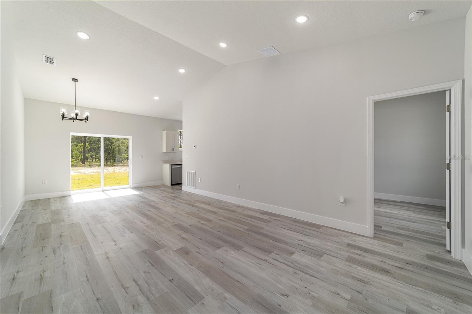 RAINBOW LAKES ESTATES - Residential