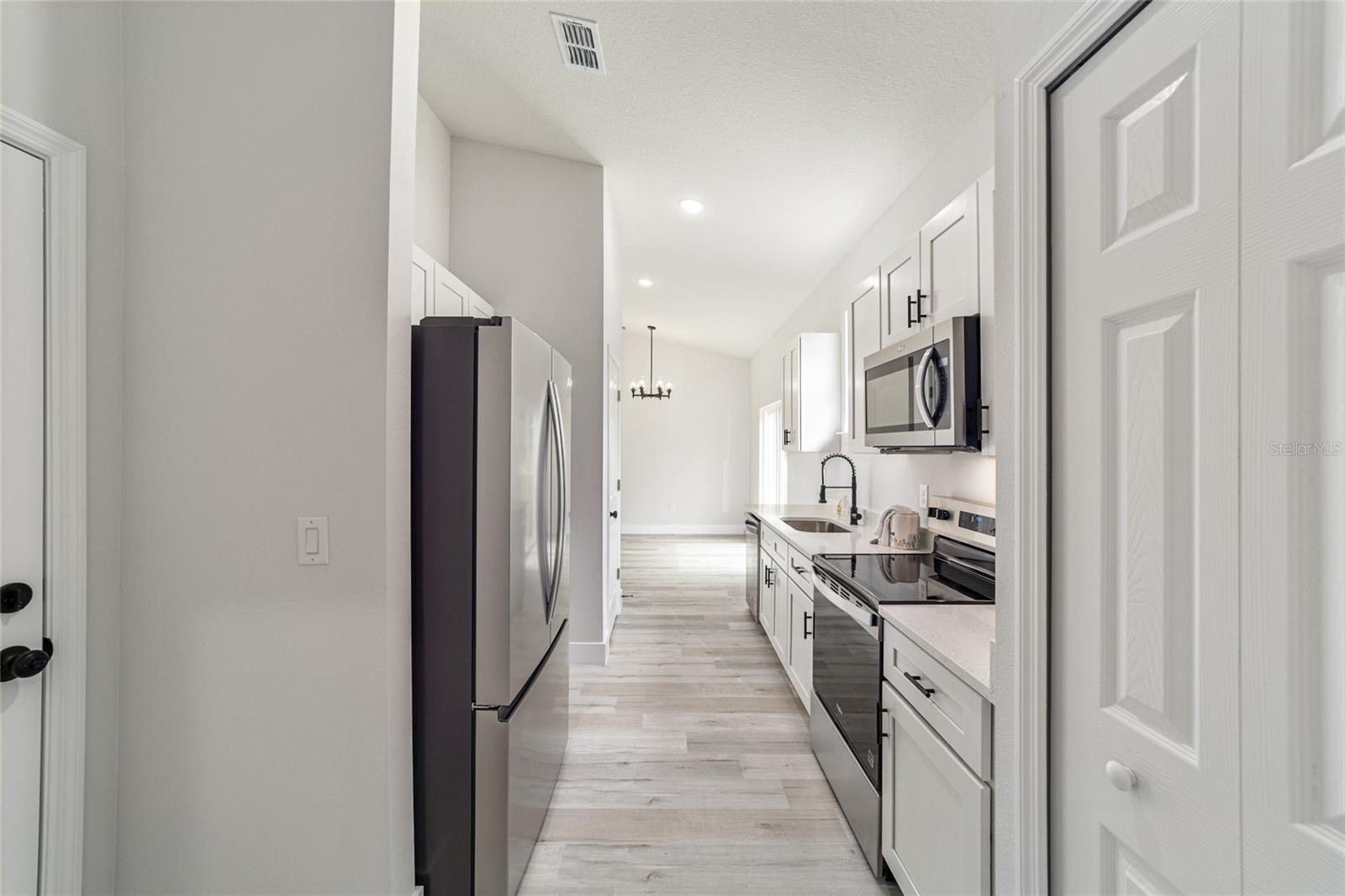 RAINBOW LAKES ESTATES - Residential