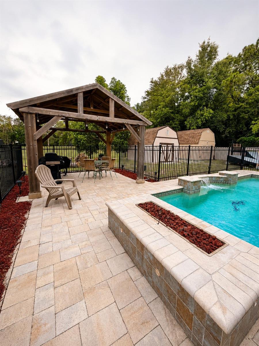 FIVE-A-RANCHES - Residential