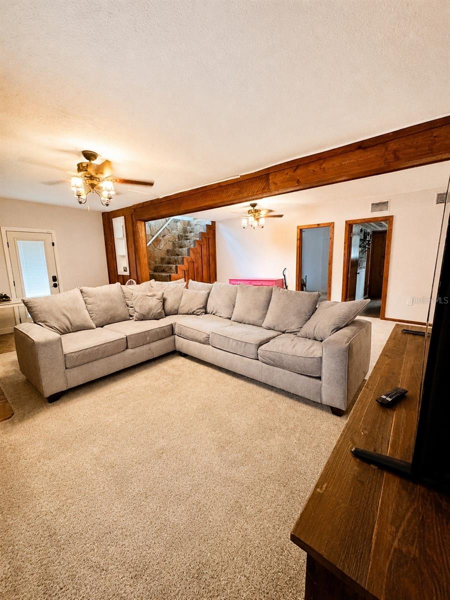 FIVE-A-RANCHES - Residential