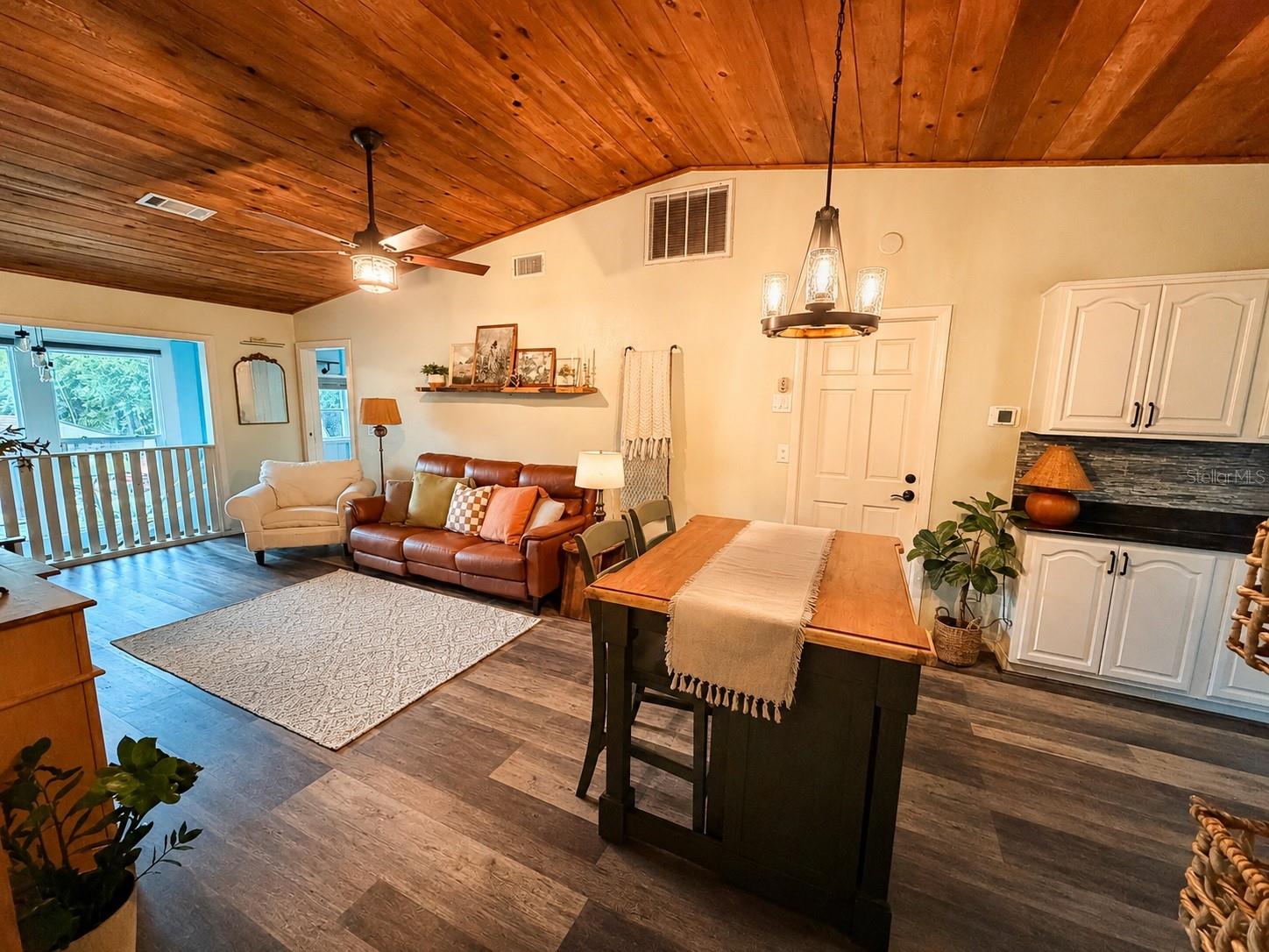 FIVE-A-RANCHES - Residential