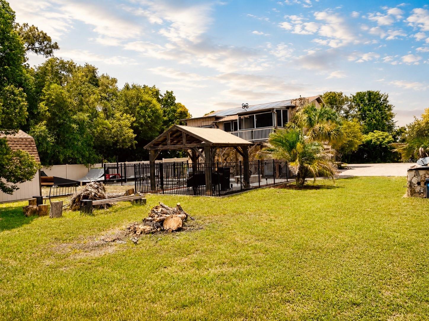 FIVE-A-RANCHES - Residential