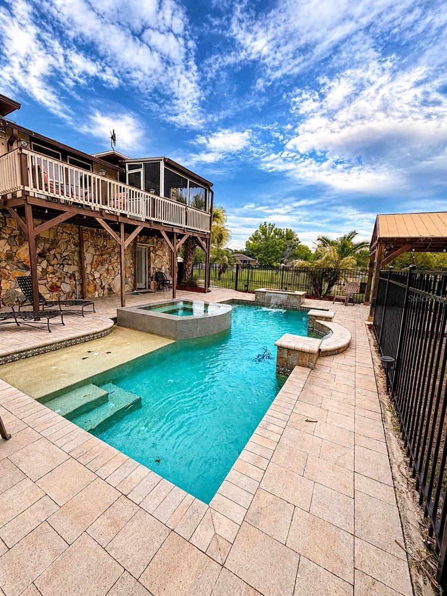 FIVE-A-RANCHES - Residential