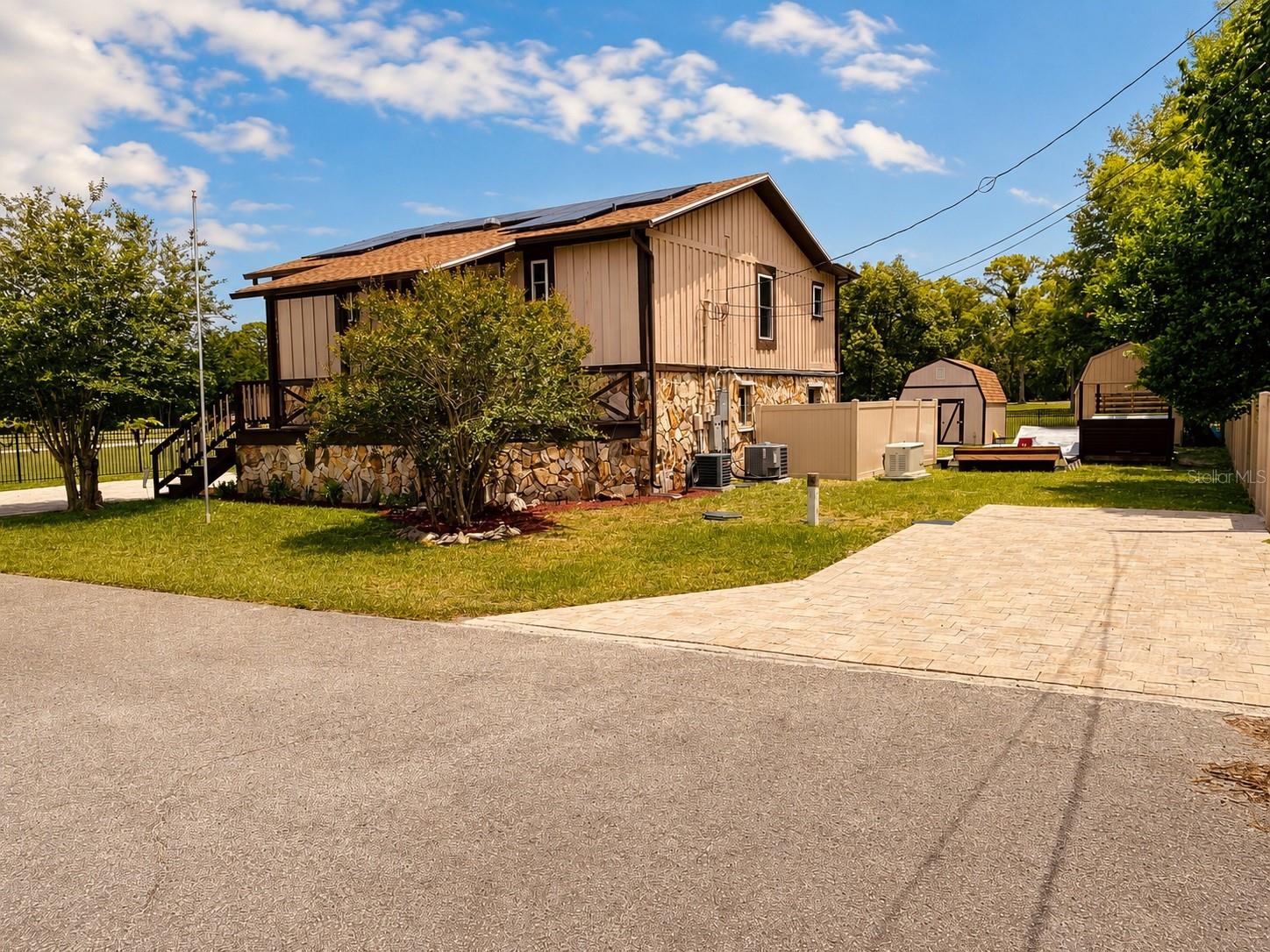 FIVE-A-RANCHES - Residential