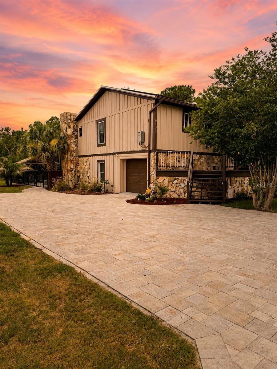FIVE-A-RANCHES - Residential