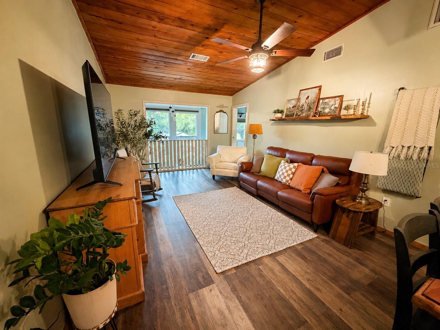 FIVE-A-RANCHES - Residential