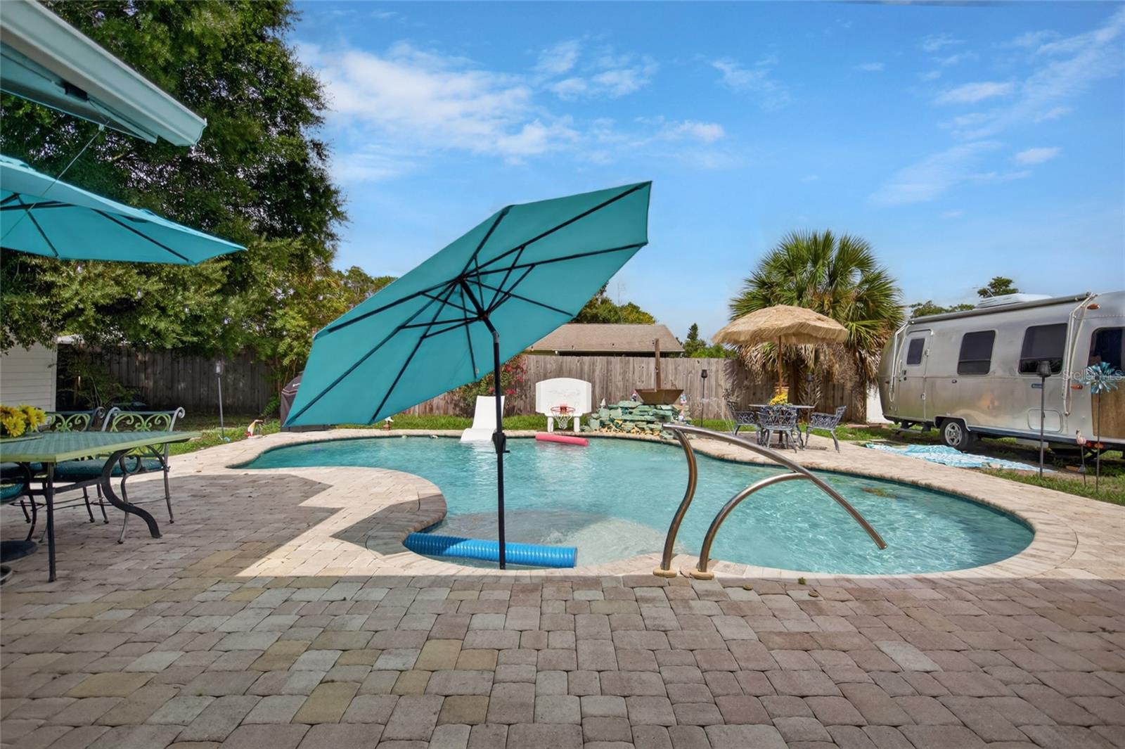 CARROLLWOOD MEADOWS UNIT II SE - Residential