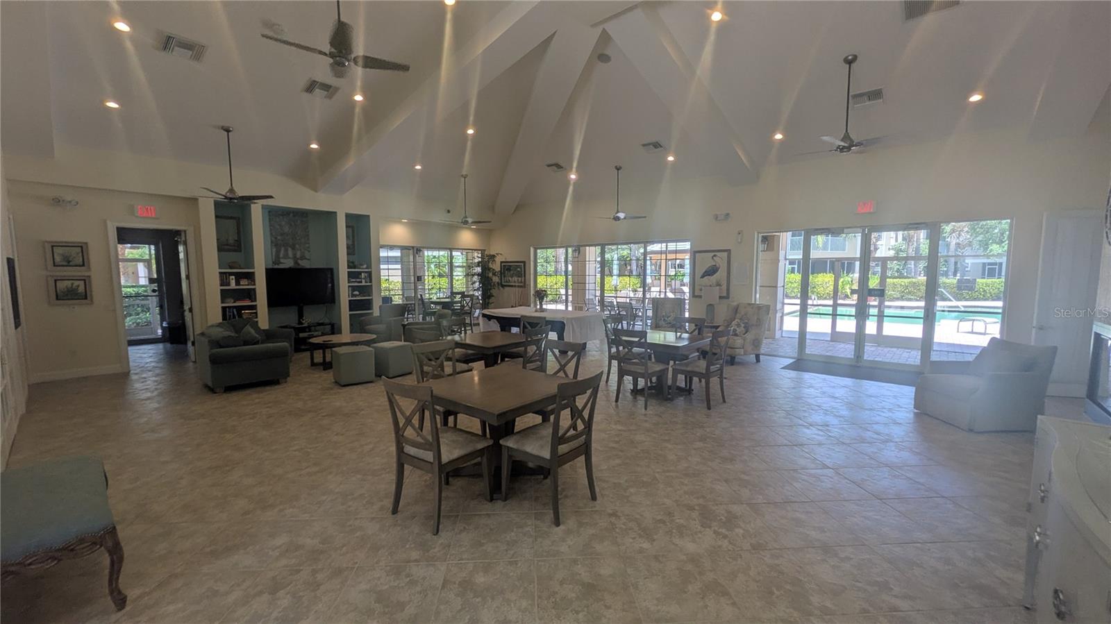 THE MOORINGS AT EDGEWATER - Residential Lease