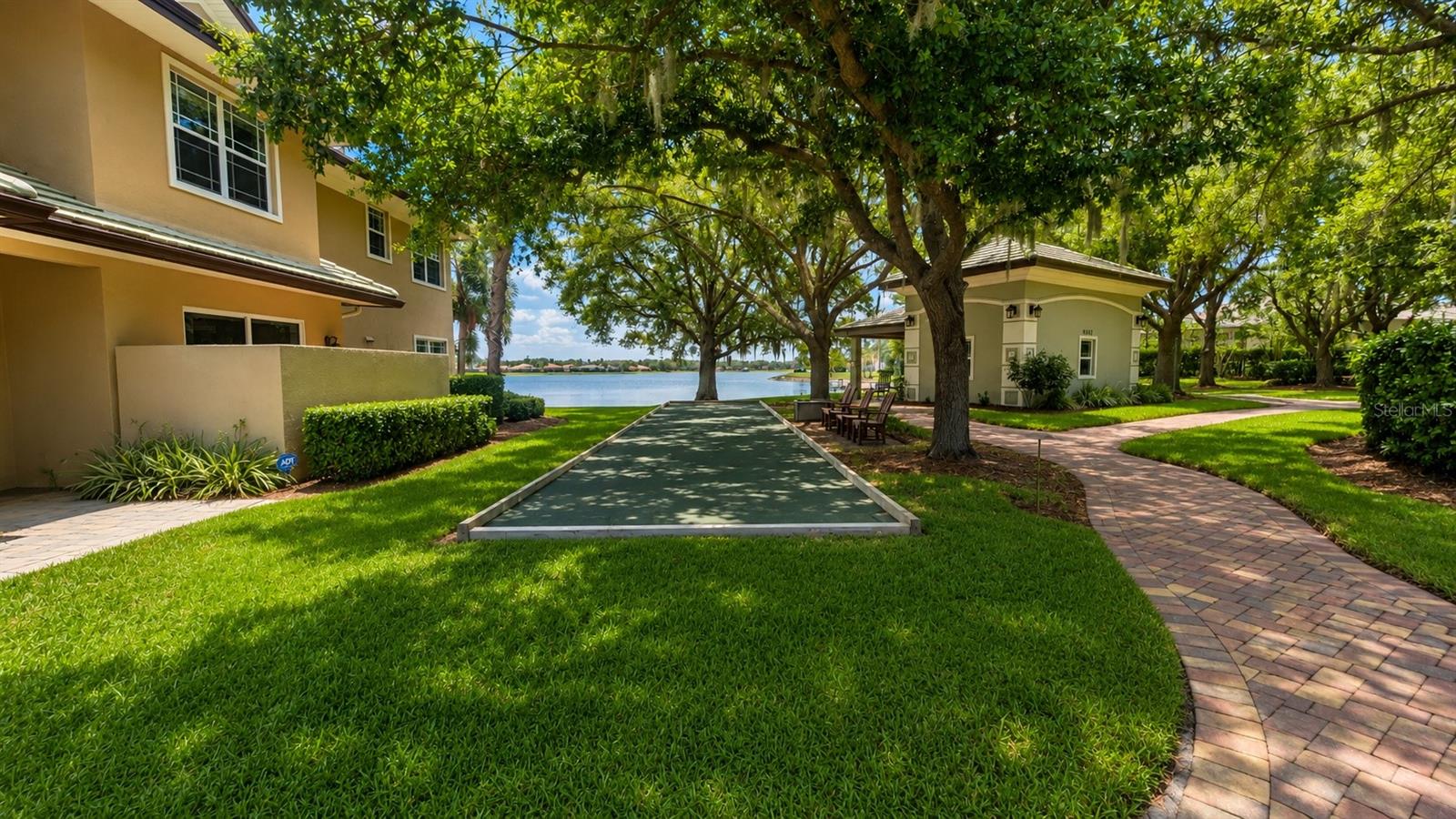 THE MOORINGS AT EDGEWATER - Residential Lease