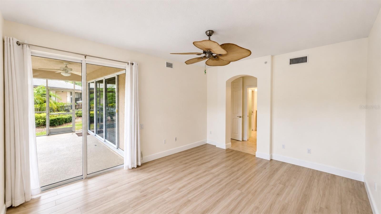 THE MOORINGS AT EDGEWATER - Residential Lease