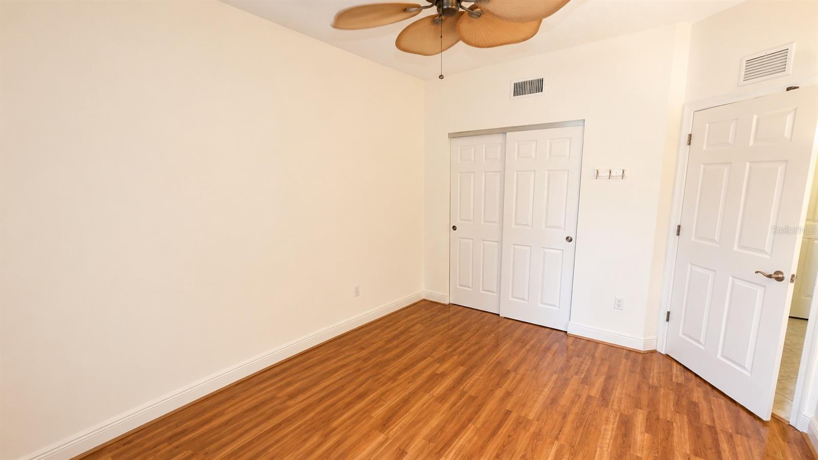 THE MOORINGS AT EDGEWATER - Residential Lease
