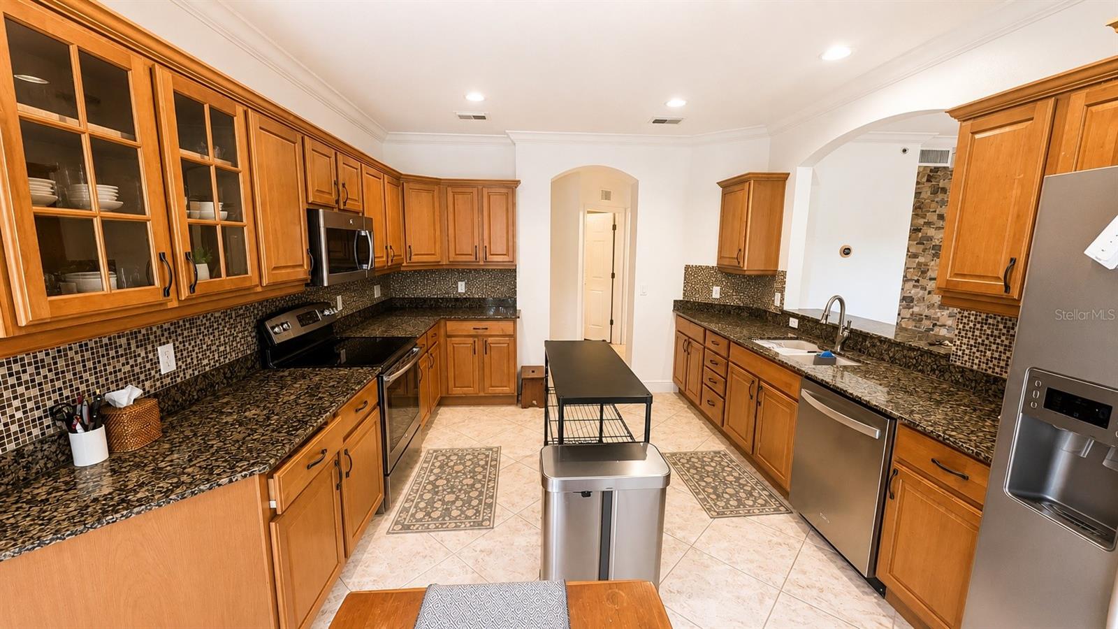 THE MOORINGS AT EDGEWATER - Residential Lease