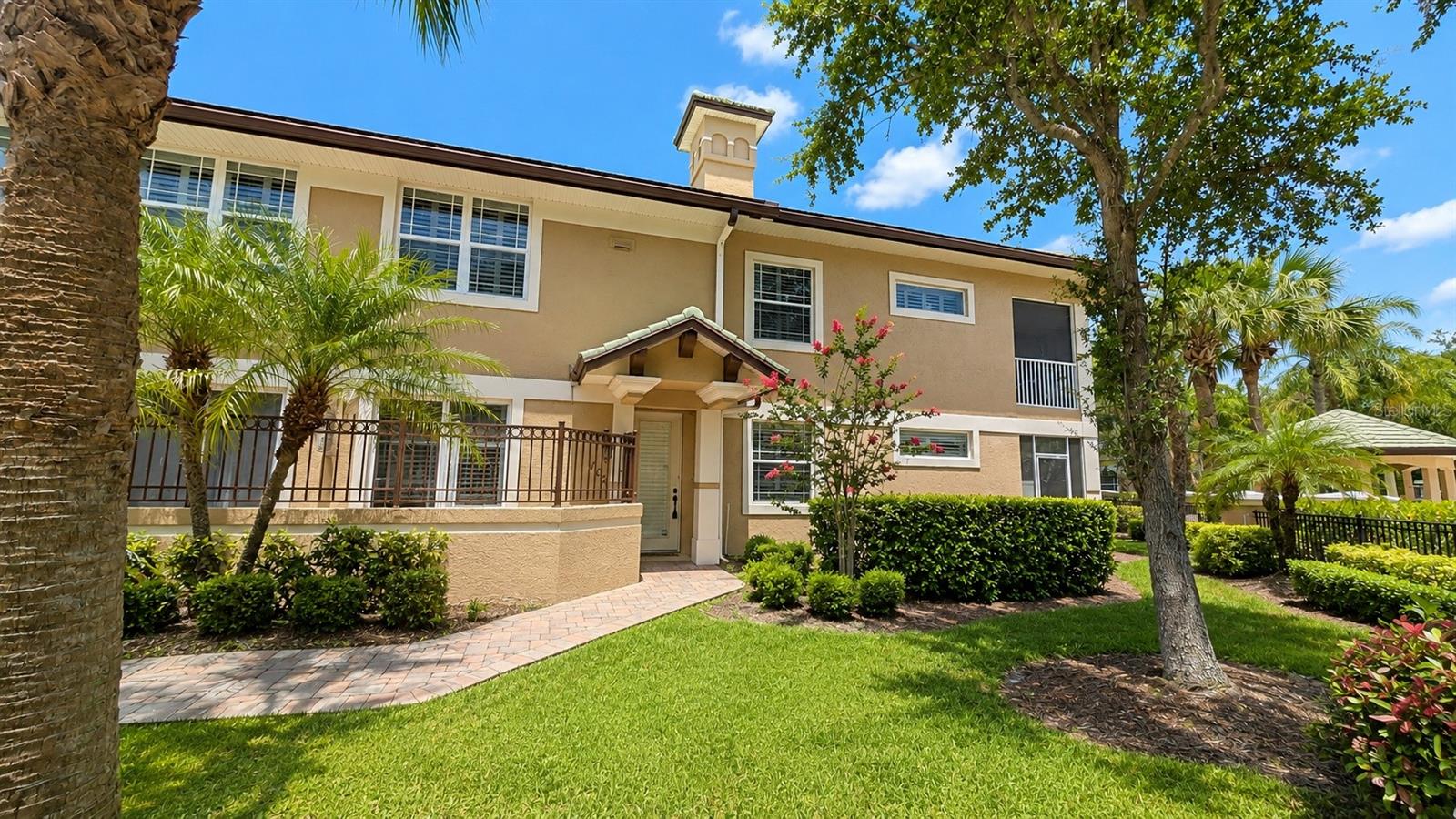 THE MOORINGS AT EDGEWATER - Residential Lease