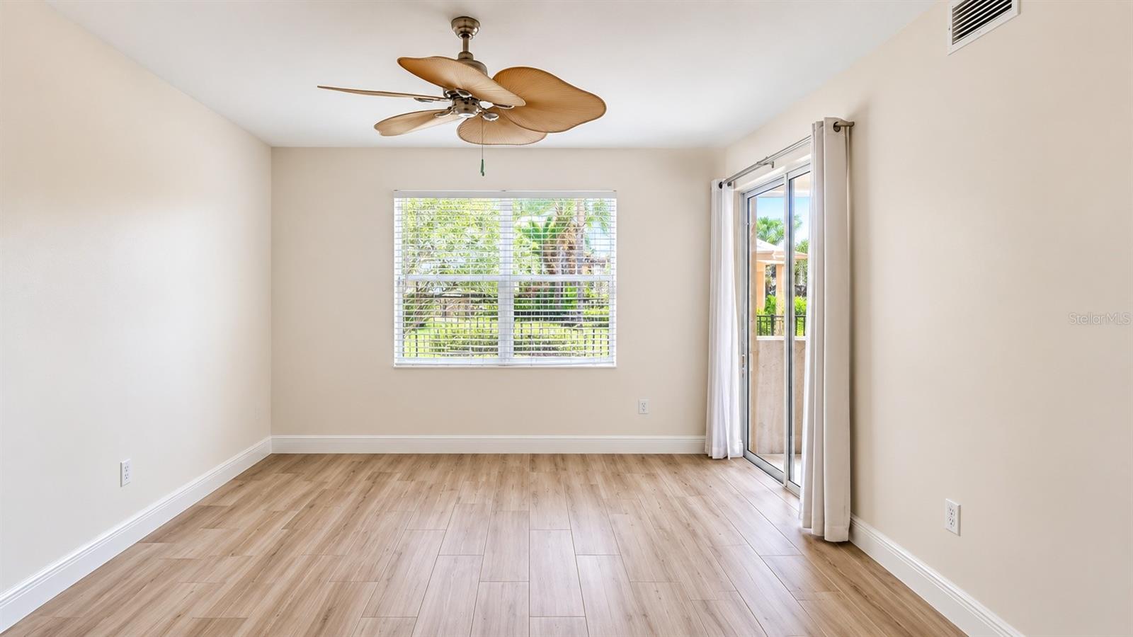 THE MOORINGS AT EDGEWATER - Residential Lease