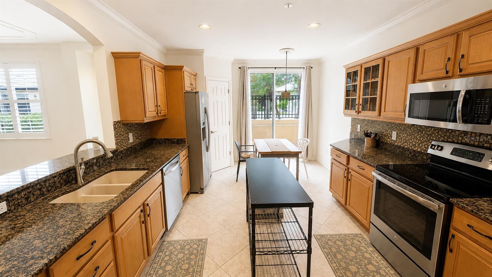 THE MOORINGS AT EDGEWATER - Residential Lease
