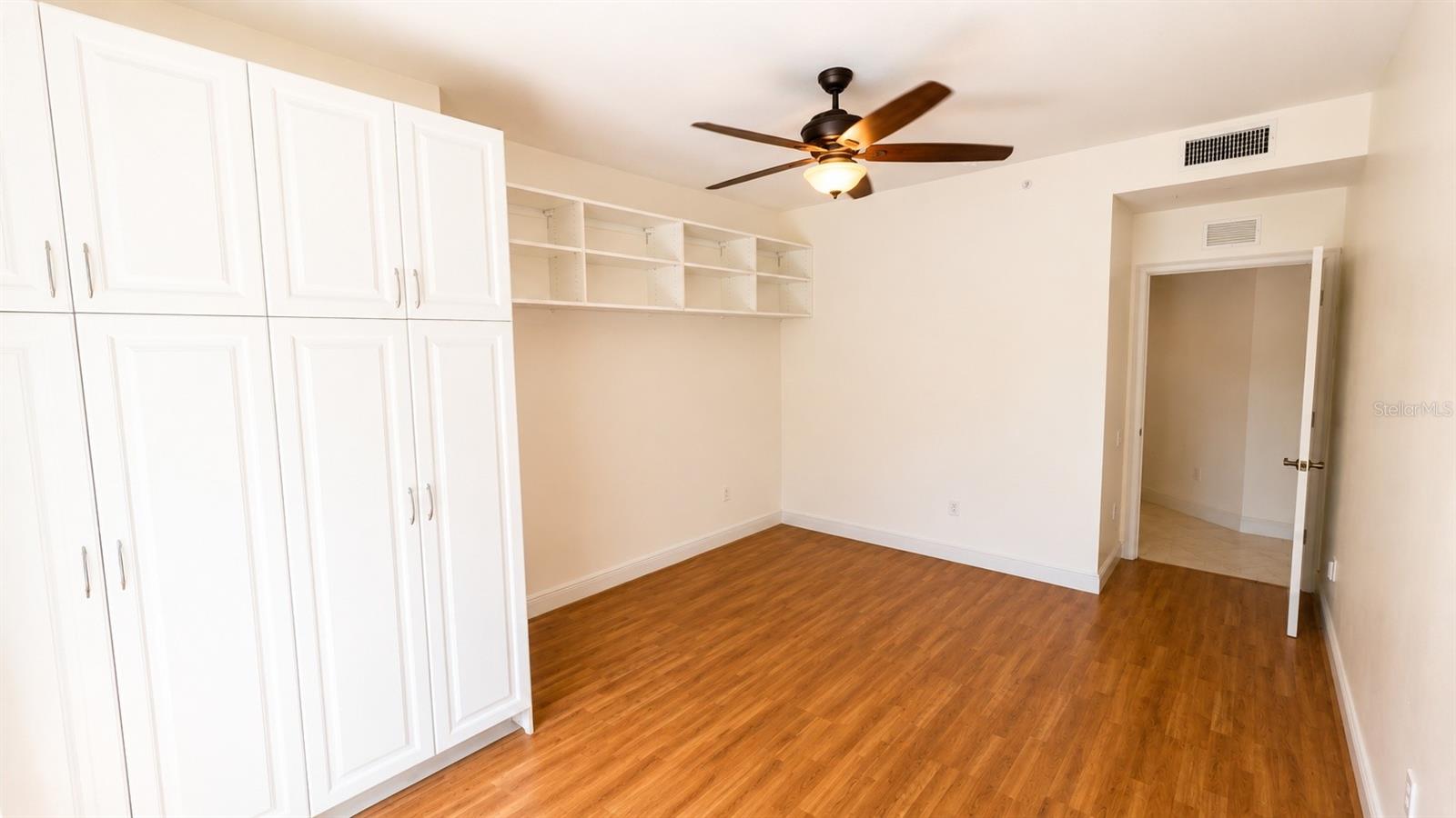 THE MOORINGS AT EDGEWATER - Residential Lease