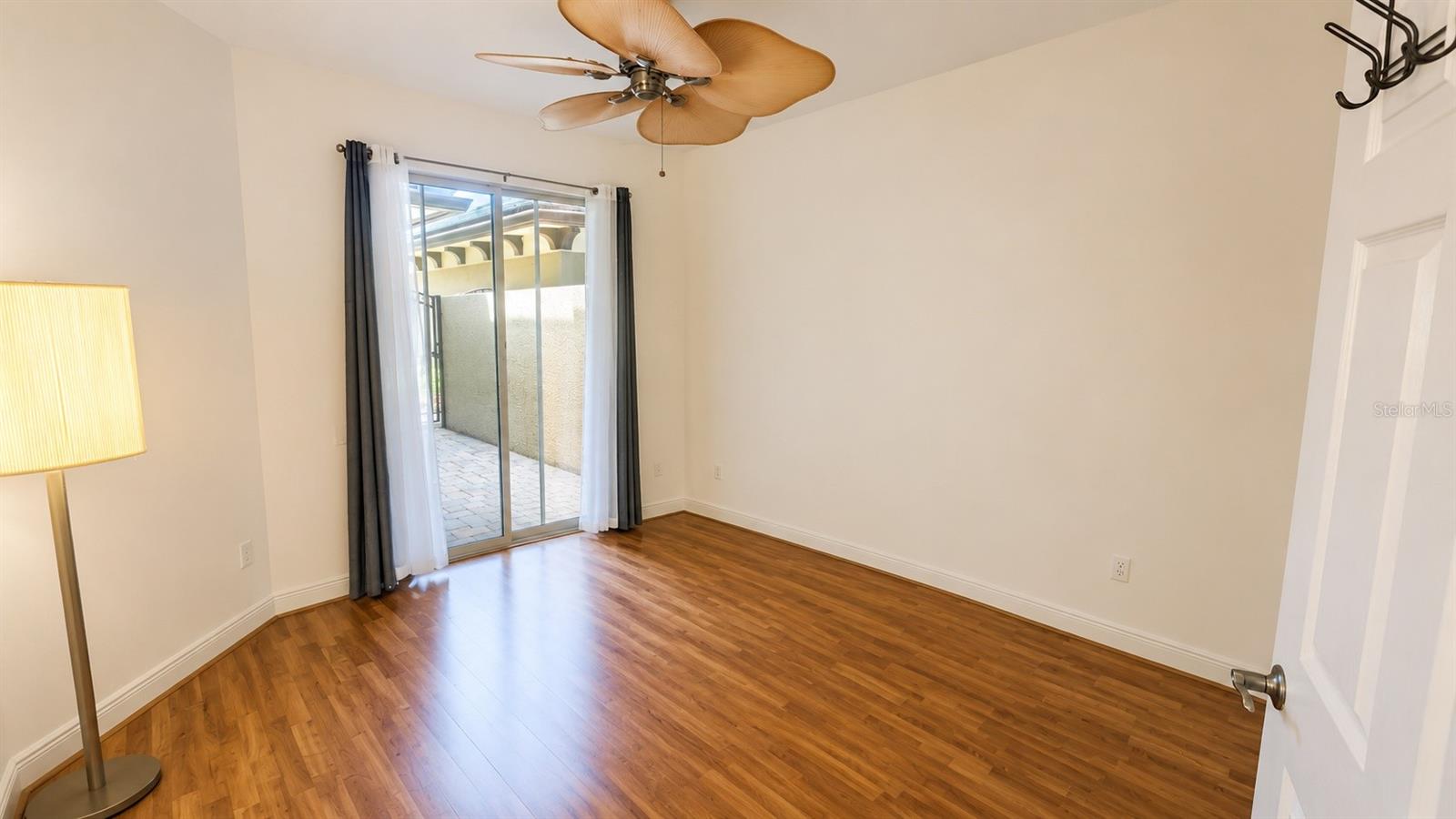 THE MOORINGS AT EDGEWATER - Residential Lease