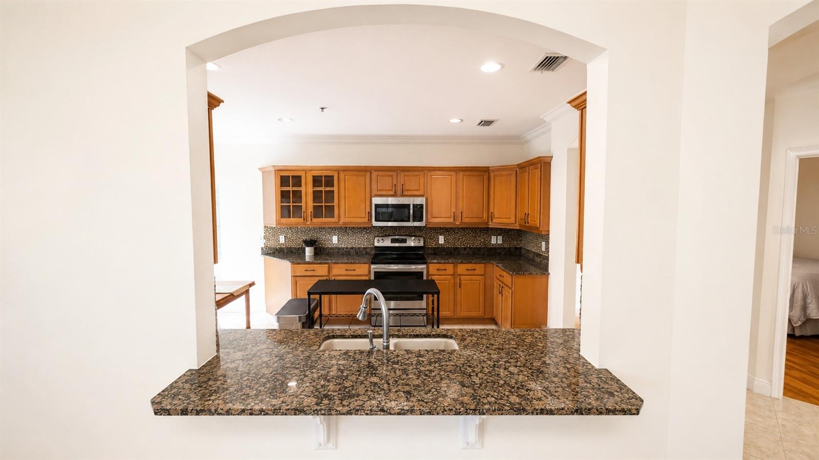 THE MOORINGS AT EDGEWATER - Residential Lease