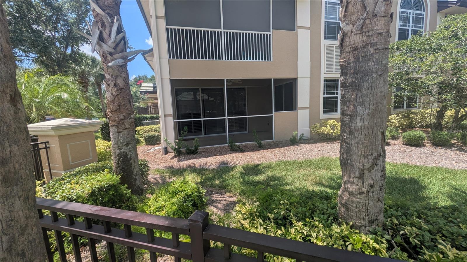 THE MOORINGS AT EDGEWATER - Residential Lease
