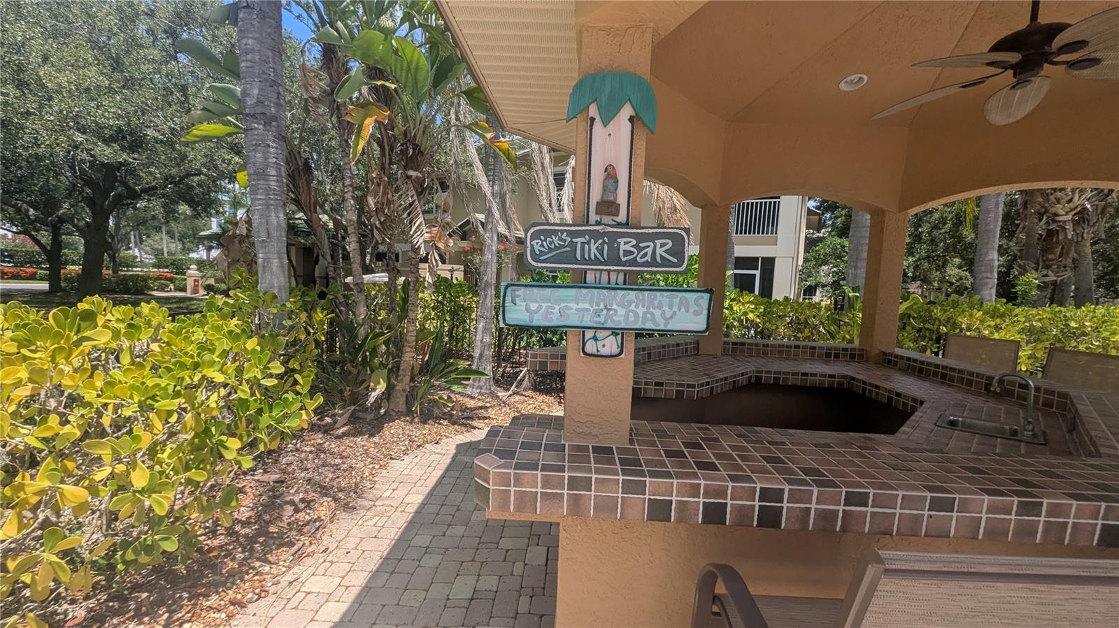 THE MOORINGS AT EDGEWATER - Residential Lease