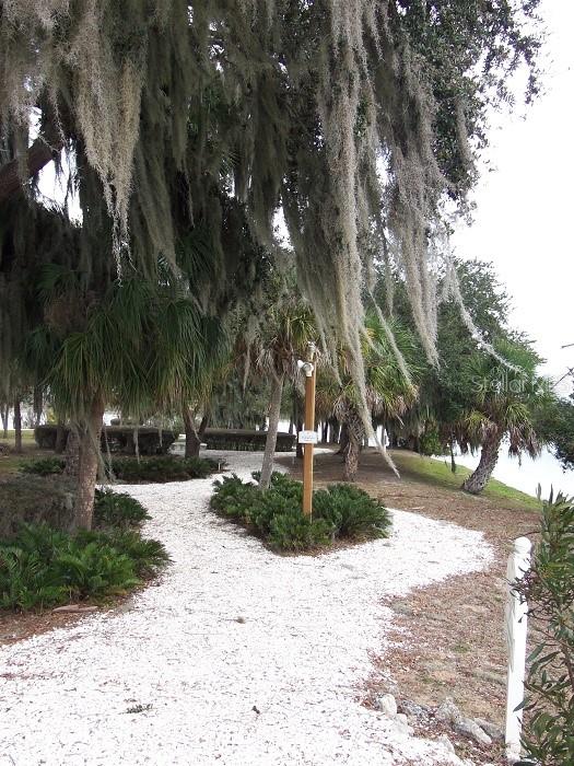 THE MOORINGS AT EDGEWATER - Residential Lease
