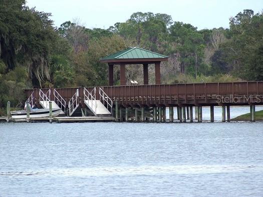 THE MOORINGS AT EDGEWATER - Residential Lease