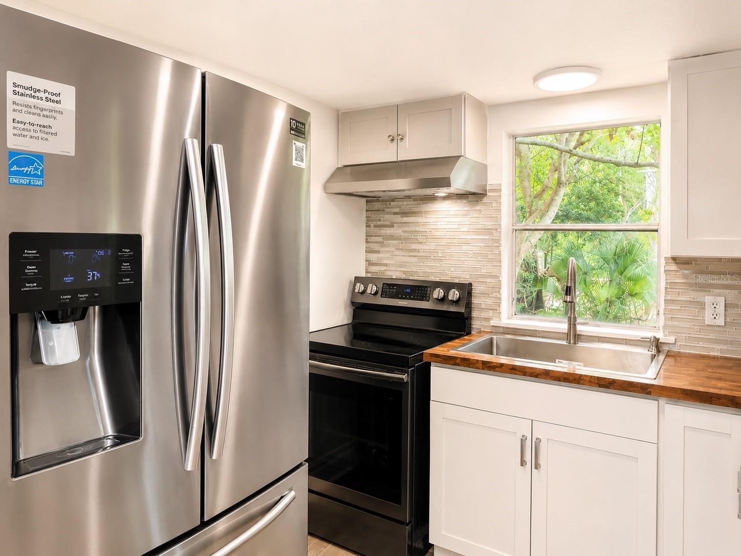 HOLIDAY ACRES UNIT 01 - Residential