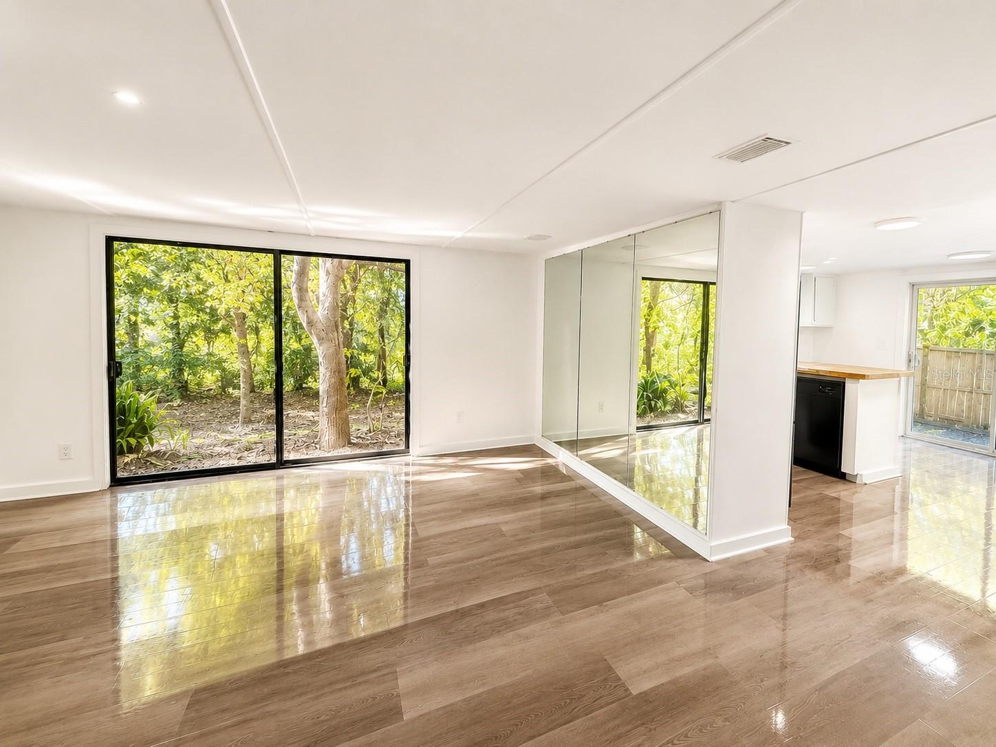 HOLIDAY ACRES UNIT 01 - Residential