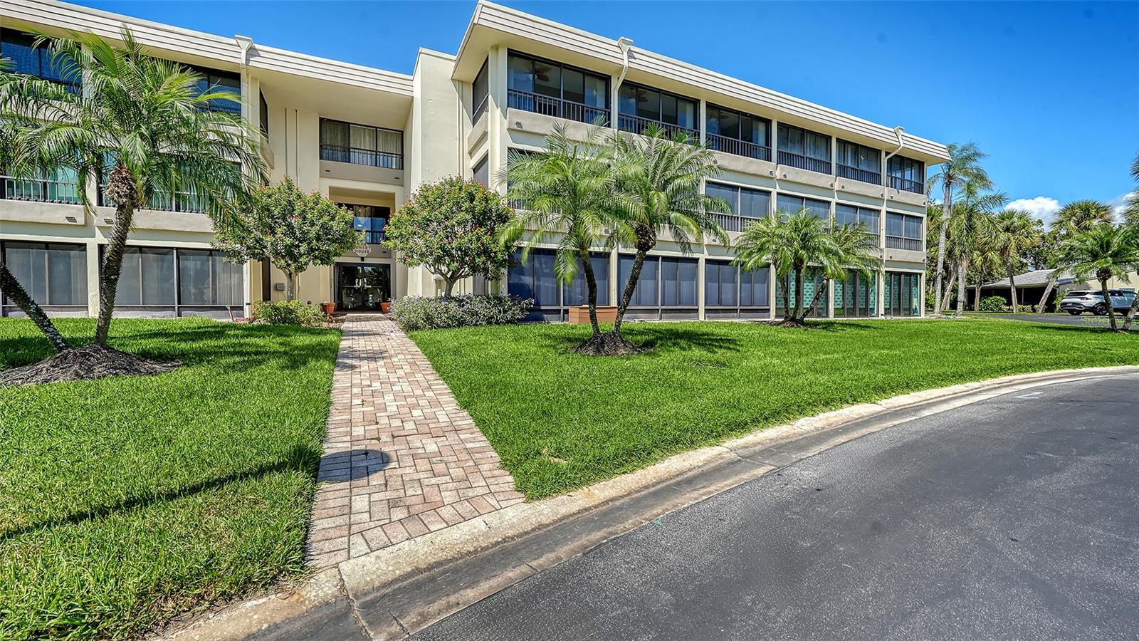 WHISPERING SANDS - Residential