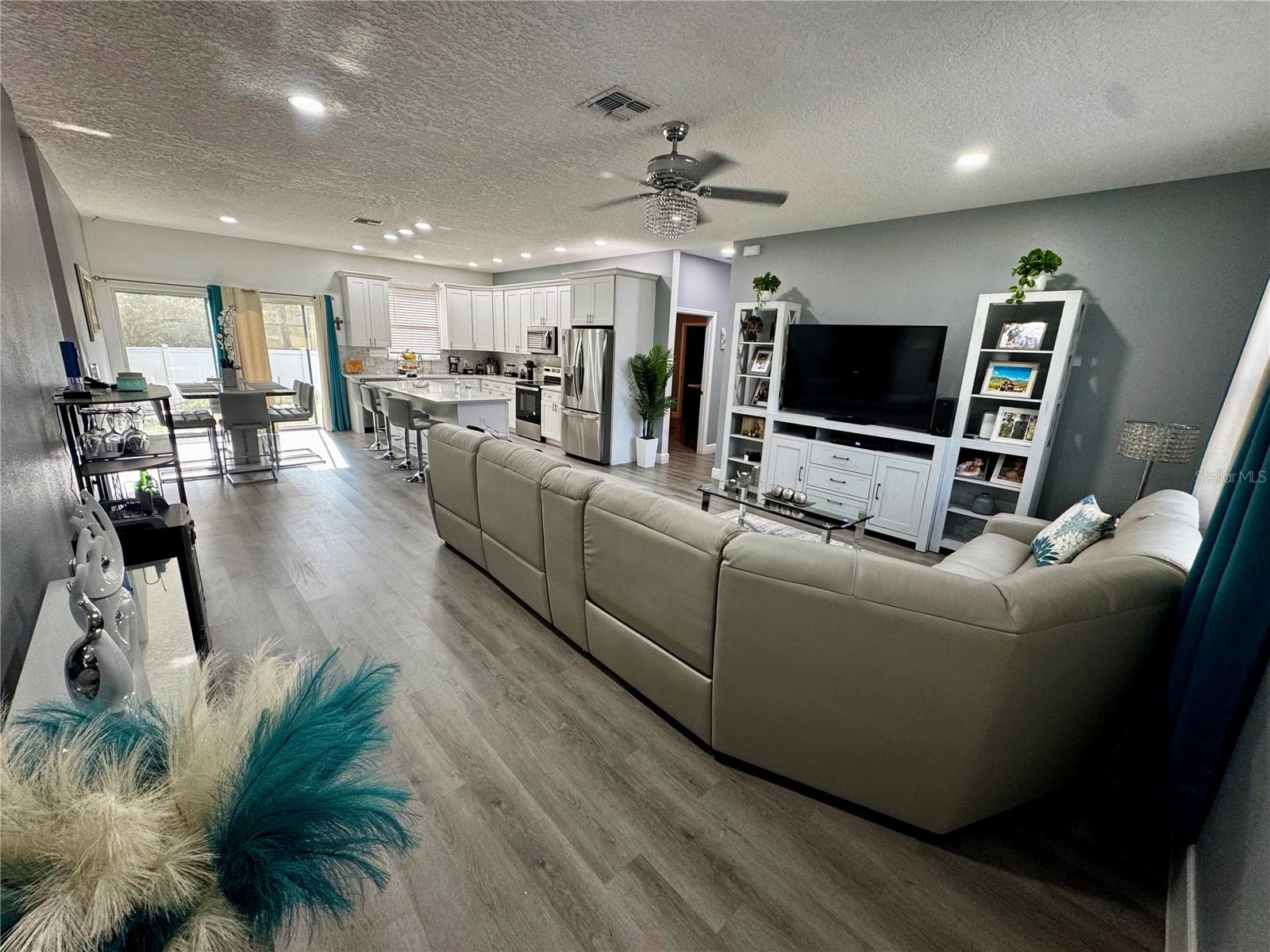 SHADEMOORE ACRES FIRST ADD - Residential