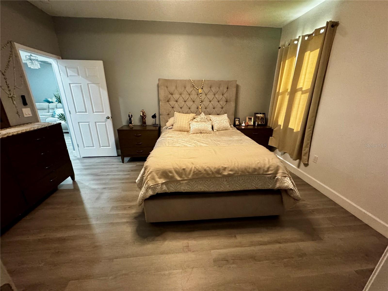 SHADEMOORE ACRES FIRST ADD - Residential
