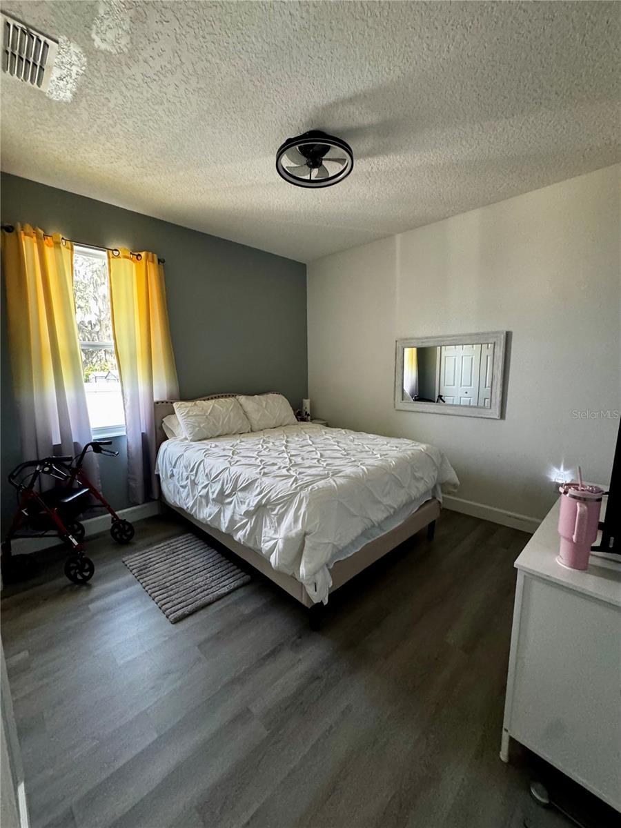SHADEMOORE ACRES FIRST ADD - Residential