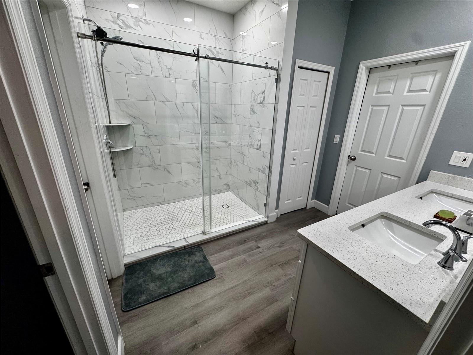 SHADEMOORE ACRES FIRST ADD - Residential