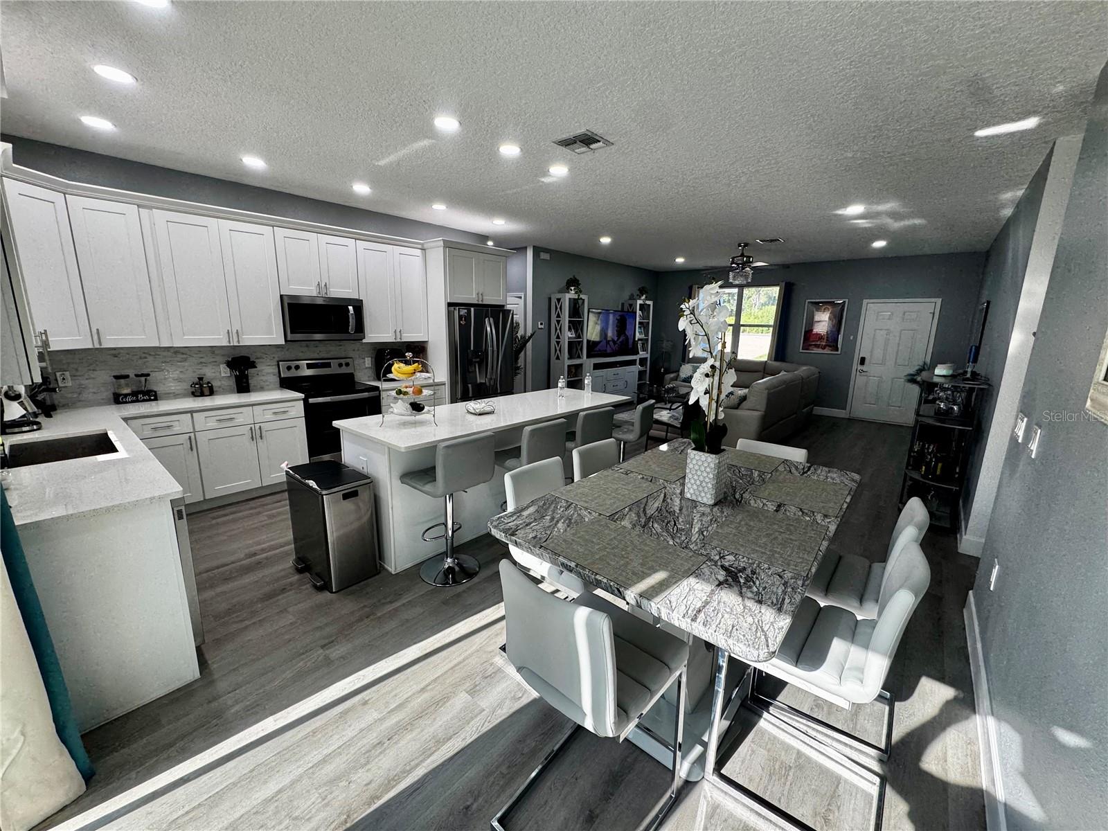 SHADEMOORE ACRES FIRST ADD - Residential