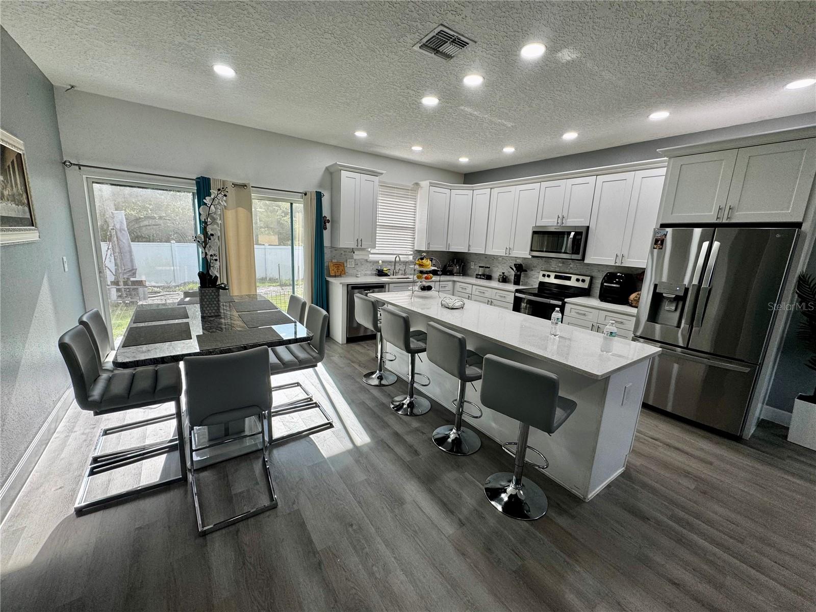 SHADEMOORE ACRES FIRST ADD - Residential