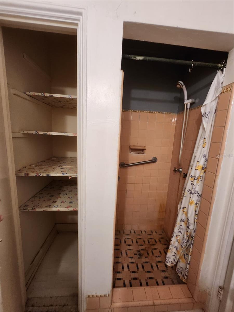 LOCKHARTS SUB - Residential