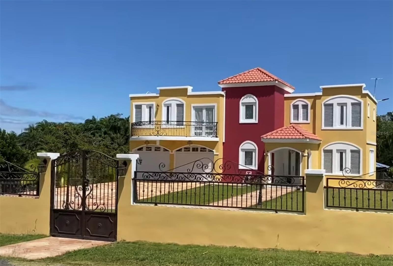 BEAUTIFUL CUSTOM BUILT HOME IN A SPECTACULAR AREA IN ISABELA CLOSE TO SAN SEBASTIAN AREA! INCLUDES 1 CUERDA OF FLAT LAND IN A DEAD END ROAD WITH AN ELEVATOR AND MUCH MORE!! 

4 BEDROOMS, 3.5 BATHROOMS, DOBLE CARPORT, FILTER WATER SYSTEM, SOLAR SYSTEM, FOR COMPLETE INDEPENDENCE LIVING!!