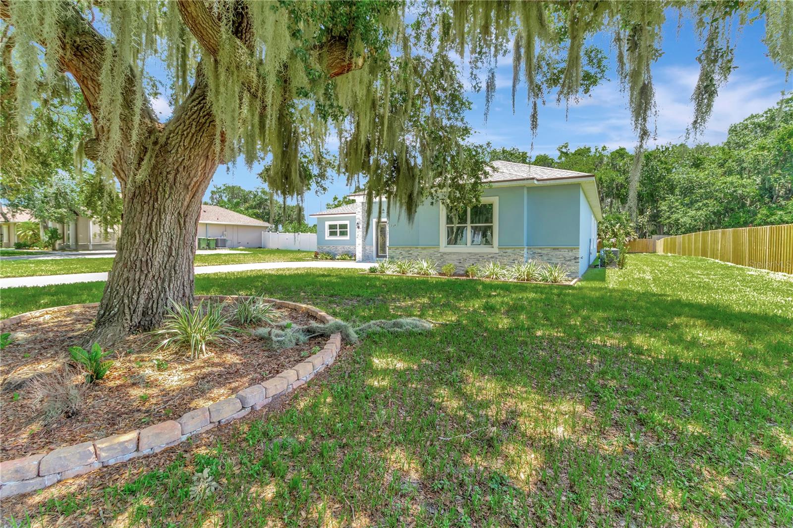 LEESBURG WATERS EDGE SUB - Residential